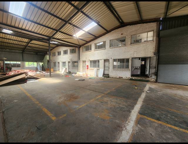 5,500M² WAREHOUSE FOR SALE IN WADEVILLE